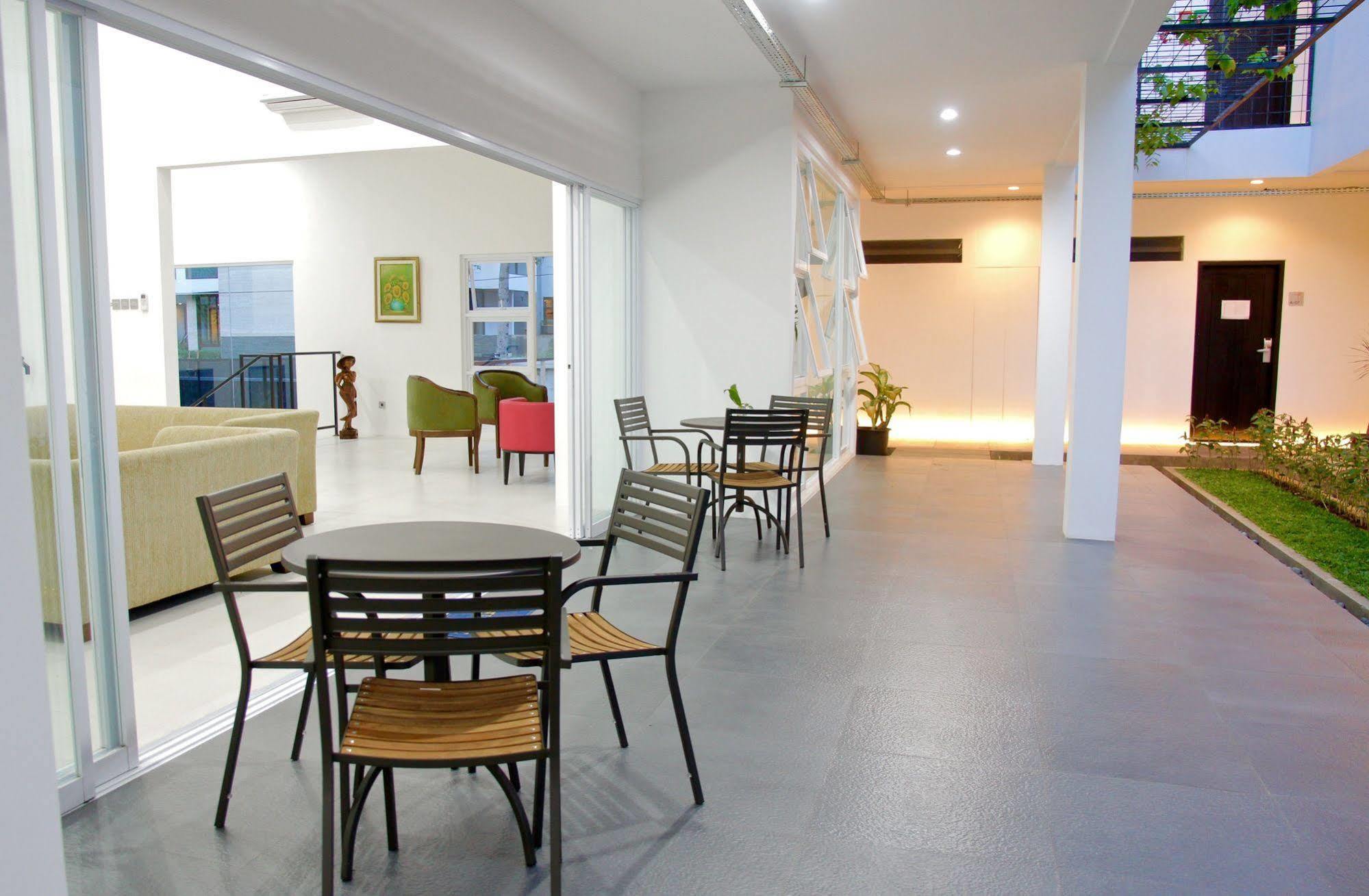 Ampera Avenue Residence Jakarta Buitenkant foto
